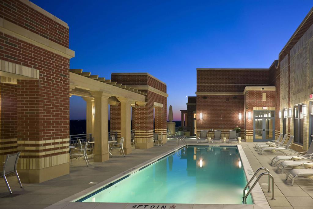 Crystal Quarters Corporate Housing At The Gramercy Arlington Exterior photo